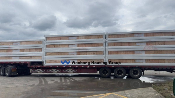 Flat-pack container house parts flat-packed for low-cost sea freight &mdash; Wanbang loading